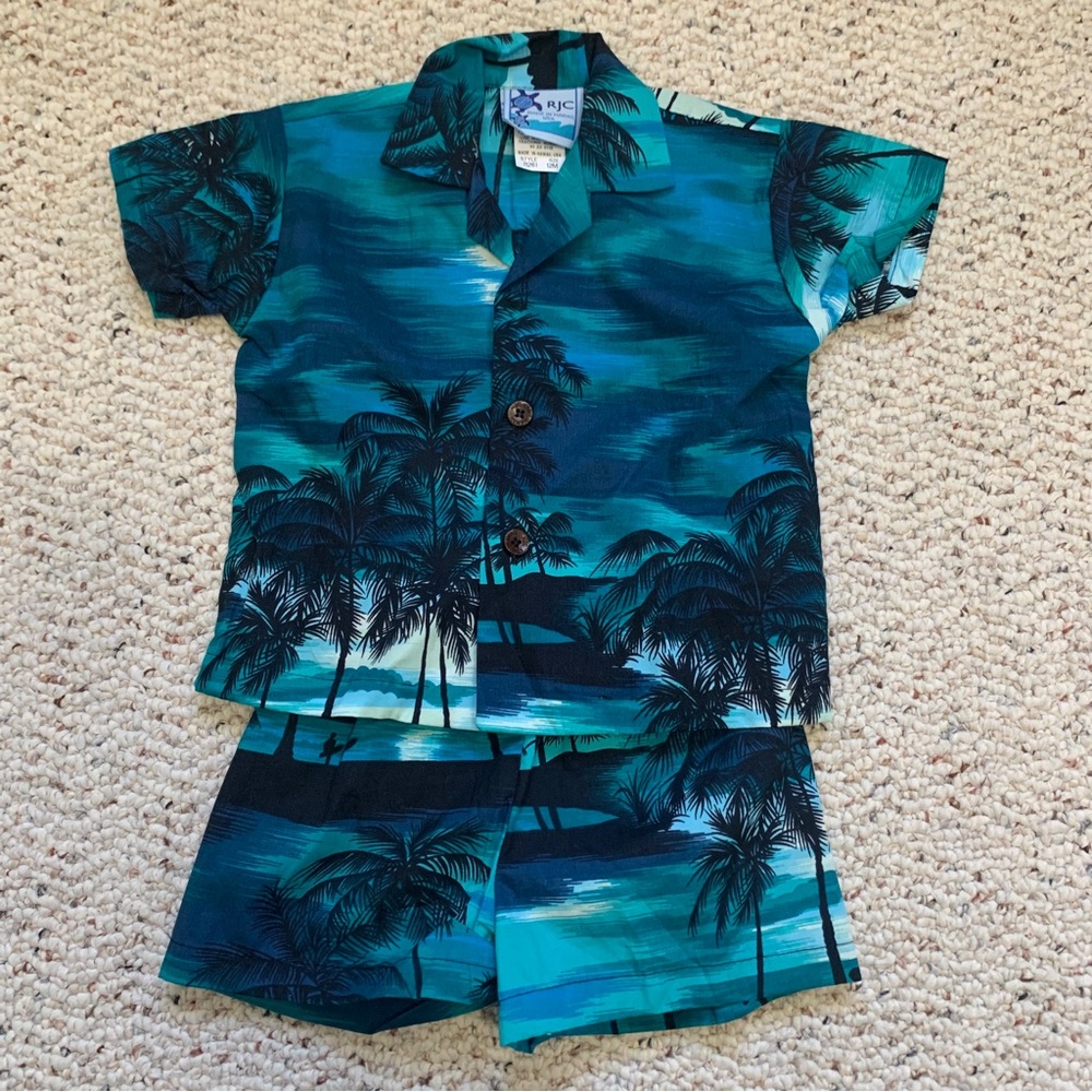 ✨2/$15 3/$20✨ RJC Hawaiian Shirt and Shorts